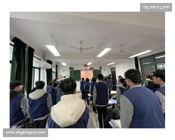 中国球迷远征军雅加达为爱助威百人合唱《红旗飘飘》展现热血情怀